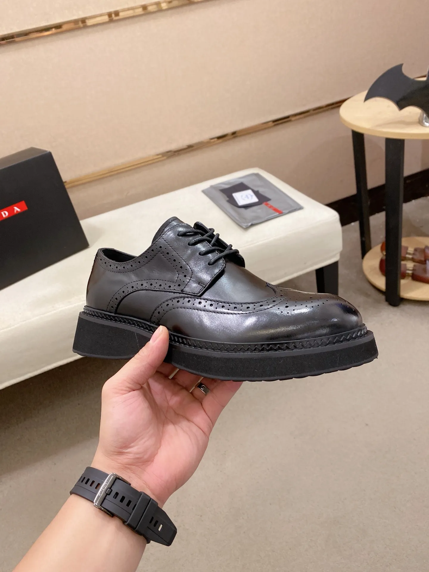 Factory price 720💰 🍁🍁High version High-quality new PRADA (Prada) counters are launched simultaneously, new men's shoes, 😘fabrics are selected from imported lacquered first-layer cowhide, and imported cowhide lining. 👍🏿 High-end ☄️ air-cushion molded anti-slip rubber outsole, exquisite lines, simple and elegant, comfortable and high-end for leisure travel. Code number: 38 to 45